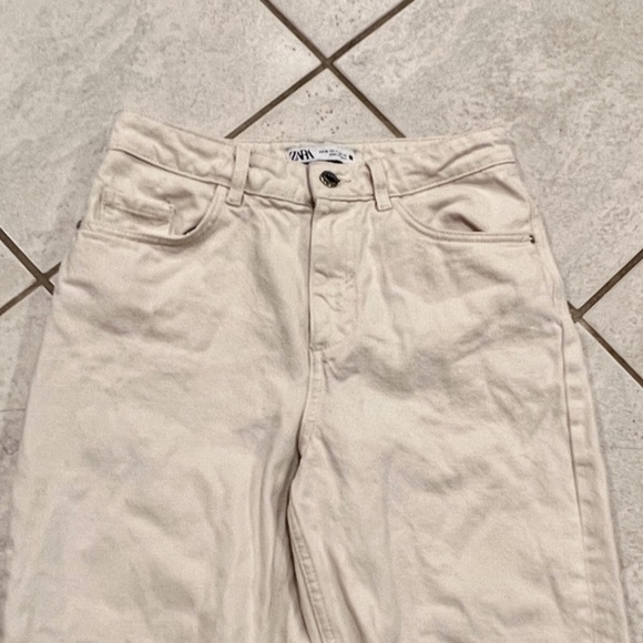 ZARA WOMEN’S HIGH-RISE DENIM JEANS, SIZE US 4, WHITE - Picture 3 of 8